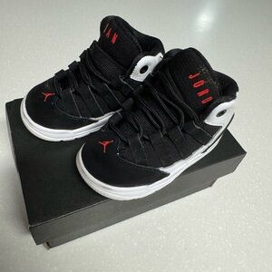 Jordan Max Aura toddler sneakers